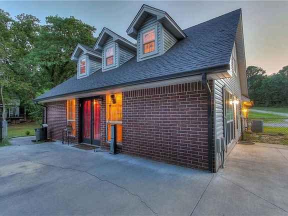 3rd image of 203 Hoffman Dr