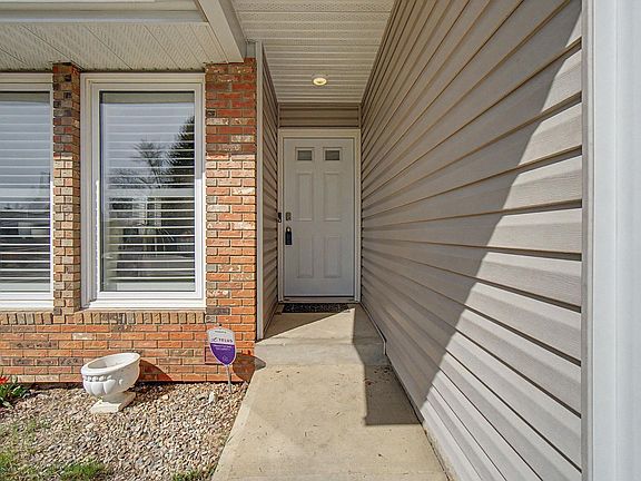 2nd image of 42 Woodlake Rd