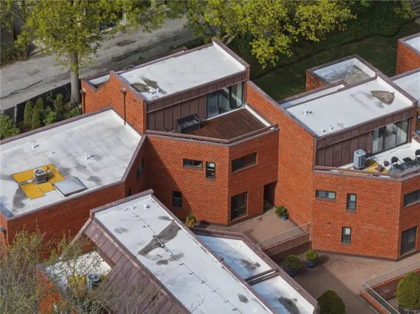 5535 Forbes Ave APT E, Pittsburgh, PA 15217