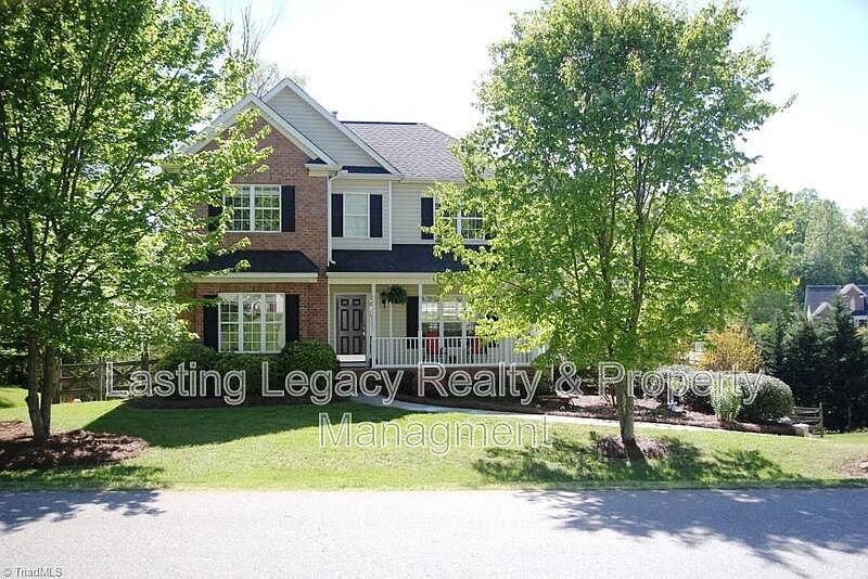 1st image of 950 Wellesley Place Dr