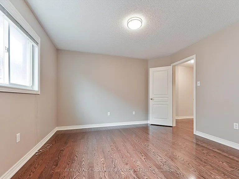 51 Landsdown Cres — Photo 23