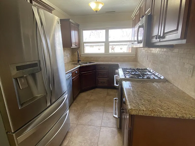 2518 W Madison Ave — Photo 4