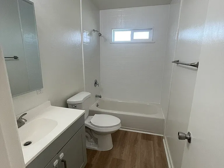 228 S Oak St — Photo 22