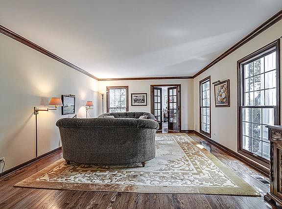 5th image of 111 Fallstone Dr
