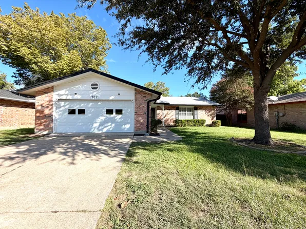 707 Cavendish Dr, Arlington, TX 76014