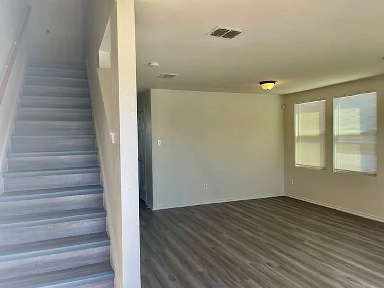 820 Wrigley Dr — Photo 2