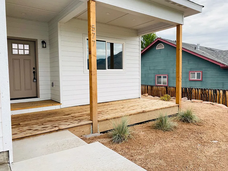 577 Ponderosa Cir — Photo 3