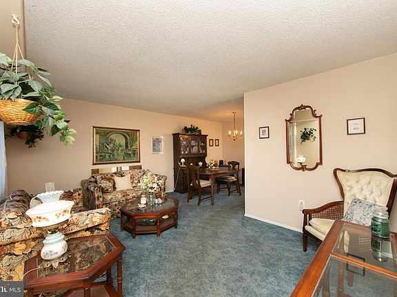 2nd image of 29 Chiswick Dr