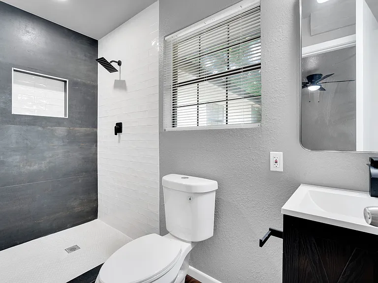 772 Fernwood St — Photo 6