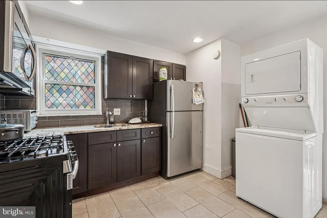 2 bed, 835 sqft, $1,675 — Photo 2