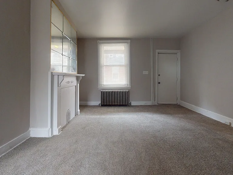 1313 N Hobart St — Photo 8