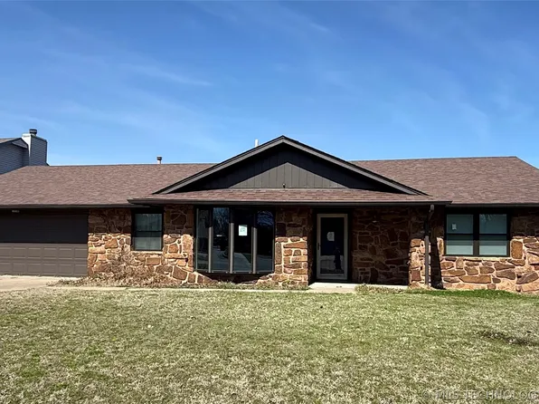 432 Chisholm Cir, Bartlesville, OK 74006