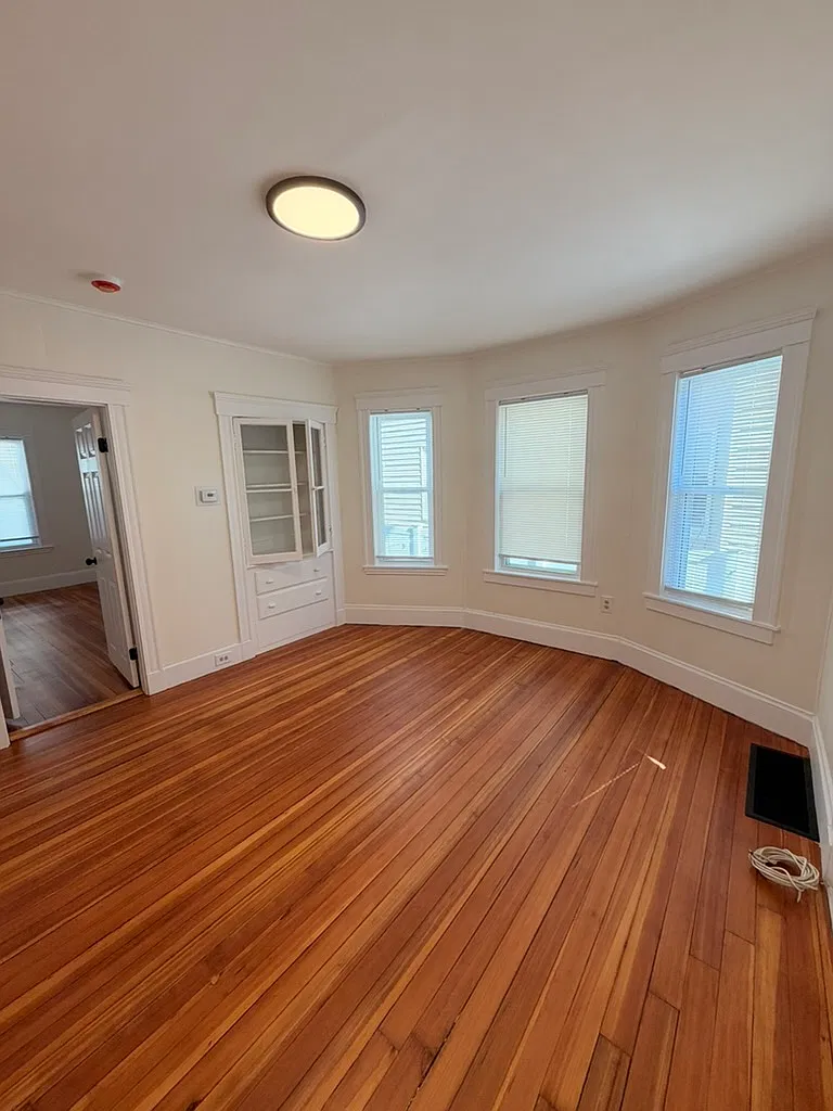 3 bed, 1000 sqft, $2,900 — Photo 3