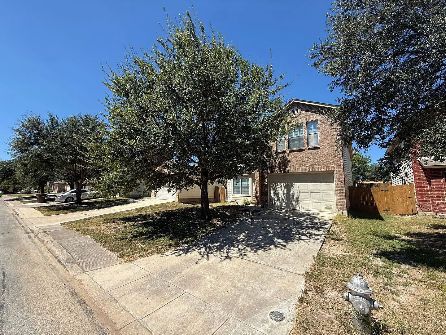 Well kept 4bd 2.5ba in Prime Location — Photo 2