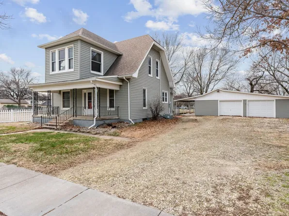 317 N Locust St, Whitewater, KS 67154