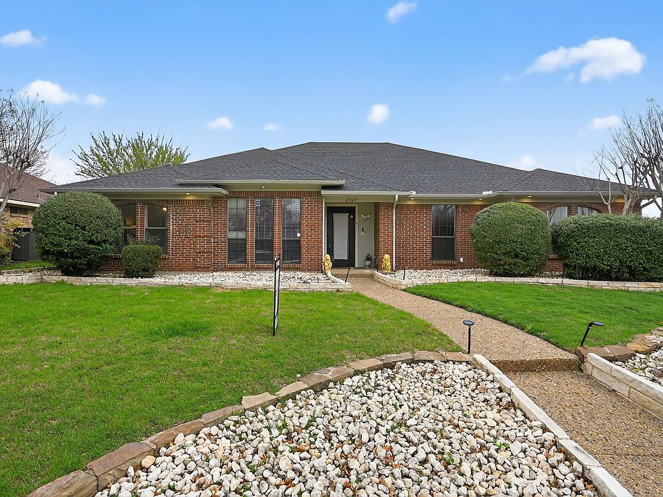 1st image of 2307 Honeysuckle Dr