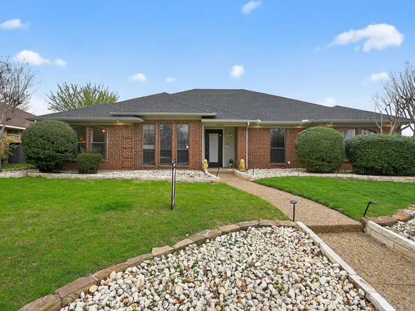 2307 Honeysuckle Dr, Richardson, TX 75082