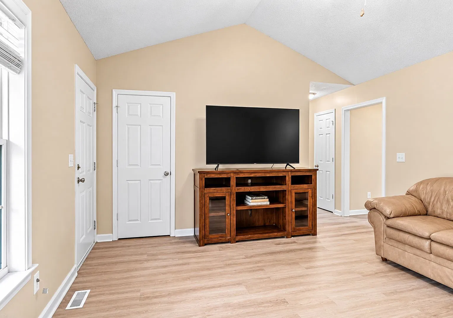 Charming 3-Bedroom Home with Modern Comforts & Cul-de-Sac Privacy — Photo 1
