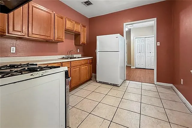 1137 Deslonde St — Photo 11