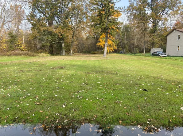 44230 Willow Rd, Belleville, MI 48111