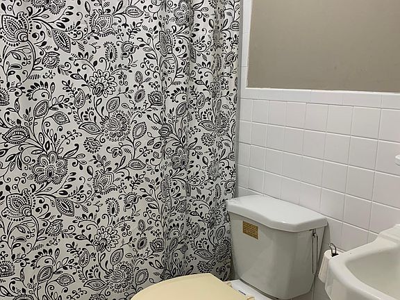 3rd image of 609 NE 2nd St #609