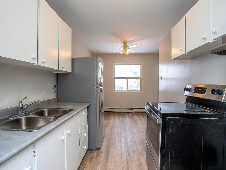 185 Berkshire Dr — Photo 1