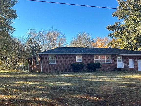 3rd image of 925 S Rosewood Dr