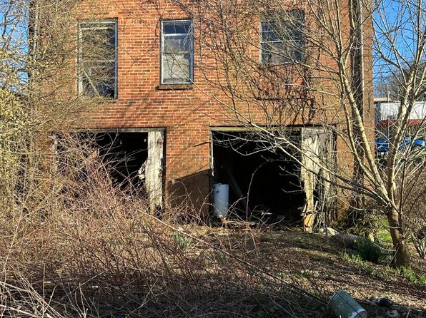 6069 Dr Thomas Walker Rd, Rose Hill, VA 24281