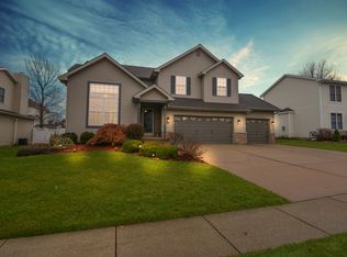 1213 Moss Creek Rd, Bloomington, IL 61704