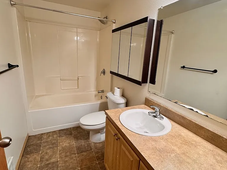 811 NE Newton Creek Dr — Photo 9