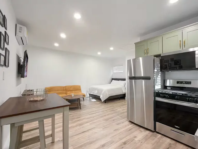 7106 Lasaine Ave — Photo 41