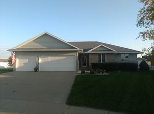 414 Embassy Ct, Sergeant Bluff, IA 51054