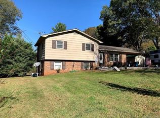 1946 Barringer Cir, Newton, NC 28658