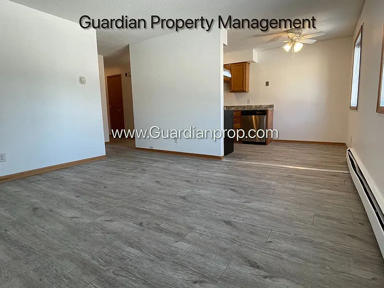 735 Tyler St NE #5 — Photo 5