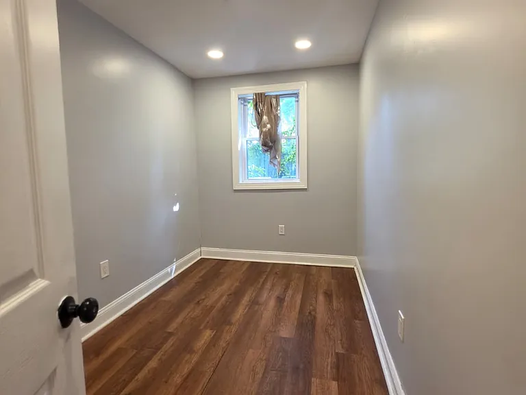52 Jewett Ave #G — Photo 2