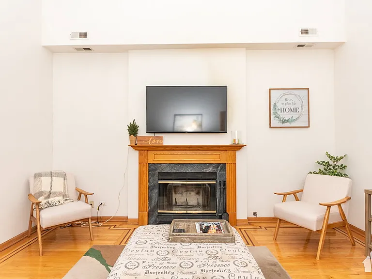 1940 W Diversey Pkwy #1W — Photo 6
