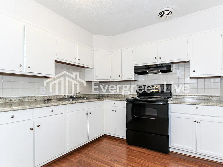 319 Pope Dr — Photo 5