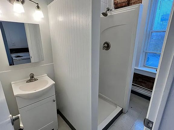 5th image of 19 1/2 S Yale Ave APT 4