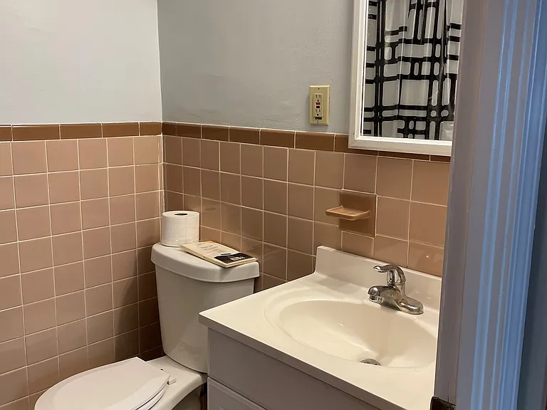 9 Hall St #1R — Photo 11