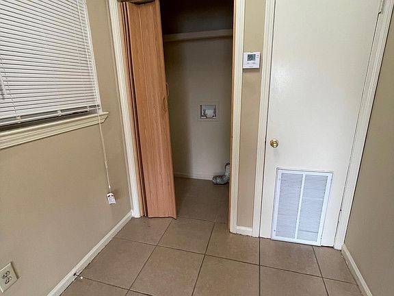3rd image of 1518A Delplaza Dr #1