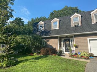 129 Cirrus Rd, Holbrook, NY 11741