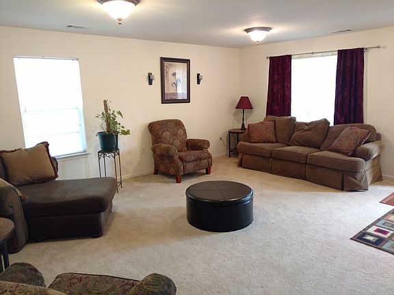 3rd image of 829 Brunswick Dr