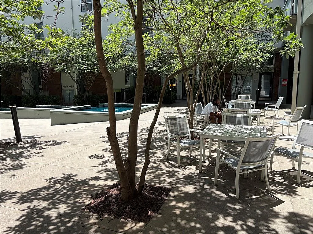 2 bed, 2.0 bath, 1131 sqft, $2,850 — Photo 2