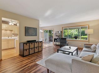 146 River Woods Ln, Burnsville, MN 55337