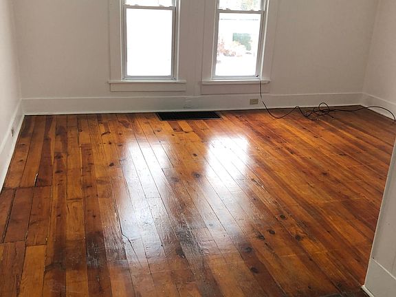 5th image of 78 Evergreen St