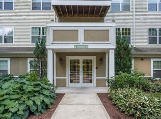 26 Schoolhouse Dr UNIT 408, West Hartford, CT 06110