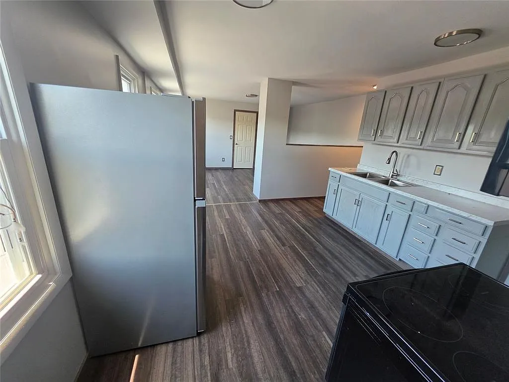 1 bed, 1.0 bath, $1,100 — Photo 3