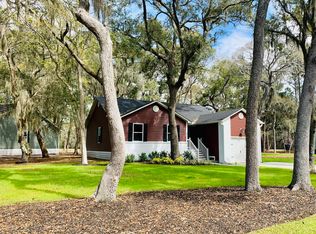 6 Arbor Ln, Saint Helena Island, SC 29920