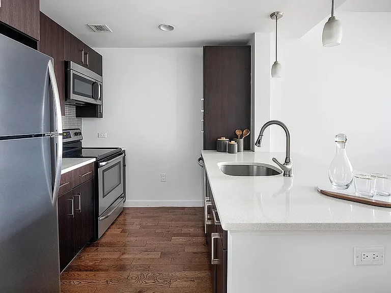 260 W 26th St #7I — Photo 3
