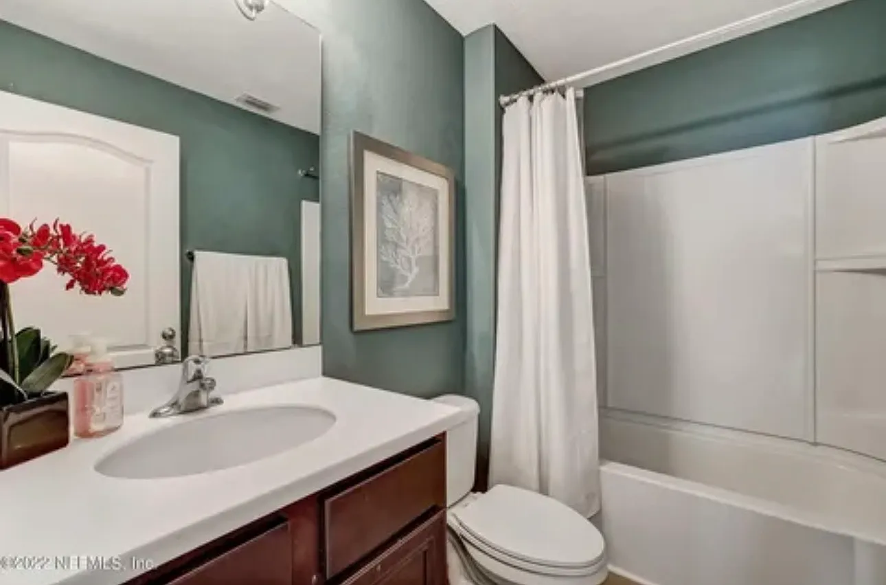 3 bed, 1700 sqft, $2,700 — Photo 2